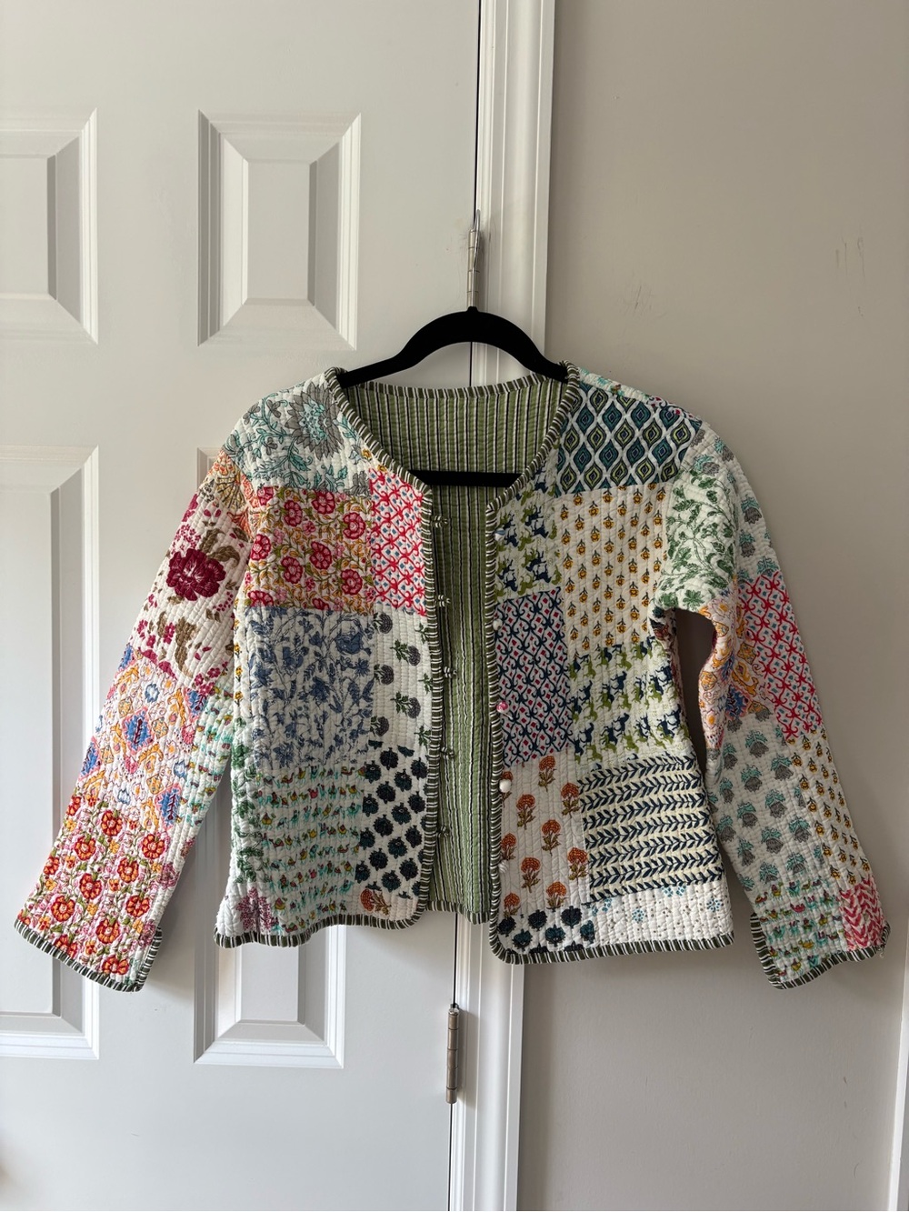 Quilted patchwork reversible cropped jacket - Picture 2 of 8